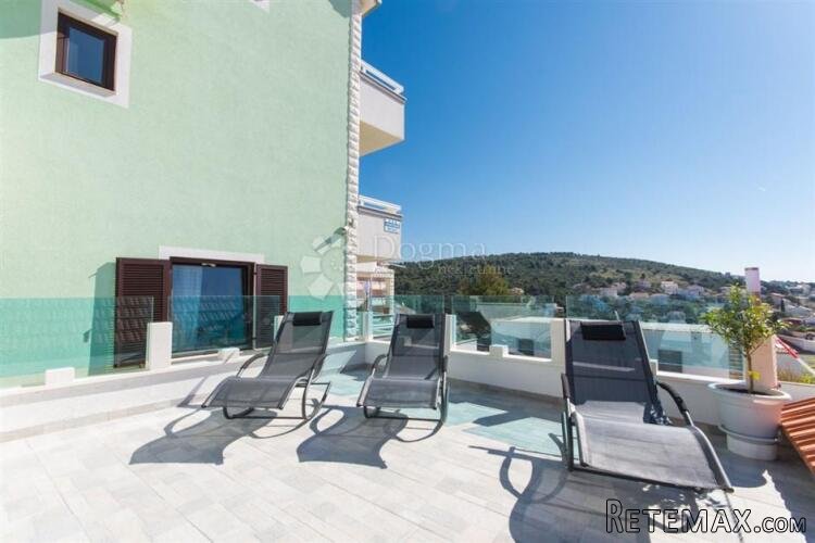 Kuća s apartmanima, bazenom i garažom – Okrug Gornji - 2