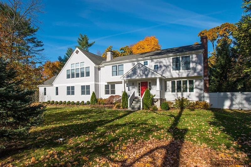 5 bedroom House For Sale: 101 Maple..