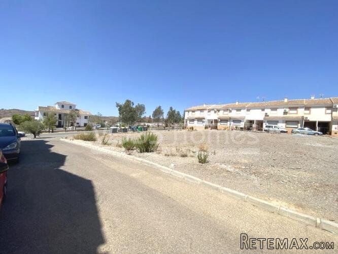A spacious 3 bed, 1.5 bath two storey duplex of 116m2 with.. - 3