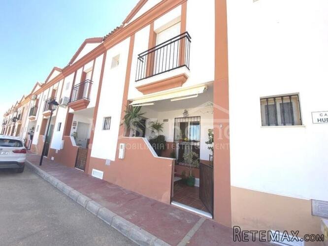 A spacious 3 bed, 1.5 bath two storey duplex of 116m2 with.. - 4
