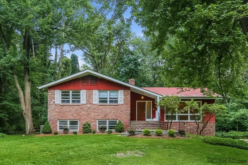 5 bedroom House For Sale: 79 Ridge Road..