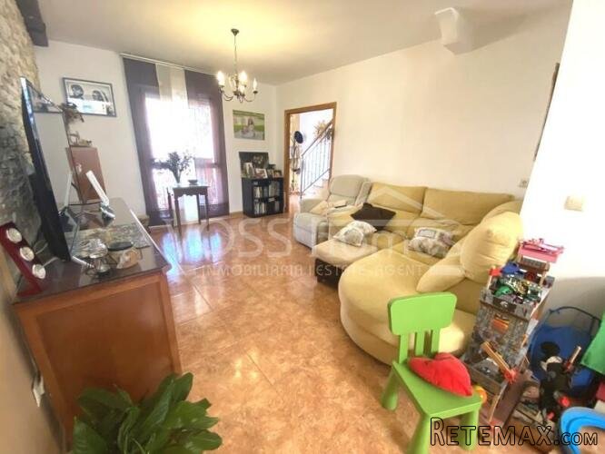 A spacious 3 bed, 1.5 bath two storey duplex of 116m2 with.. - 8