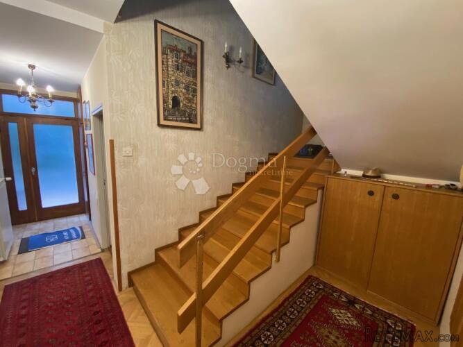 Obiteljska kuća s okućnicom u centru ! - 8
