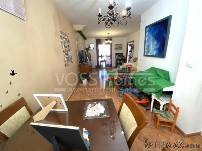 A spacious 3 bed, 1.5 bath two storey duplex of 116m2 with.. - 9