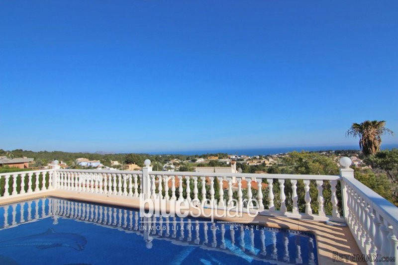 3-bedroom villa with stunning sea views - 2