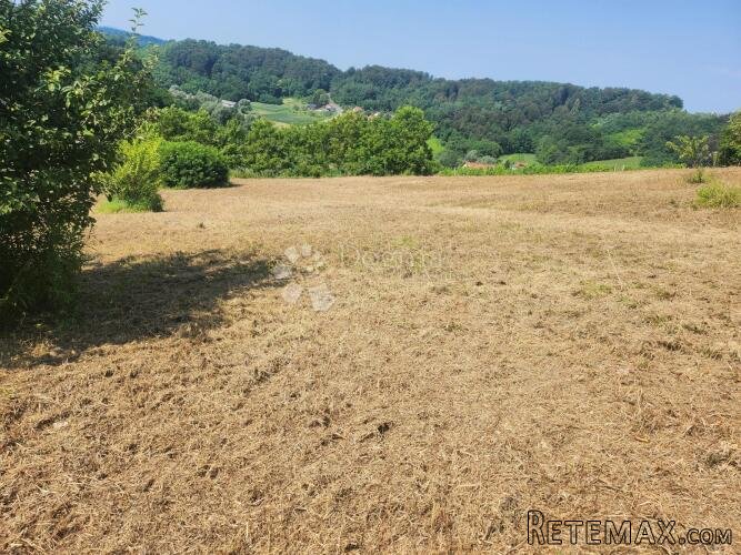 Građevinsko zemljište od 3697m² 4 min od Pregrade