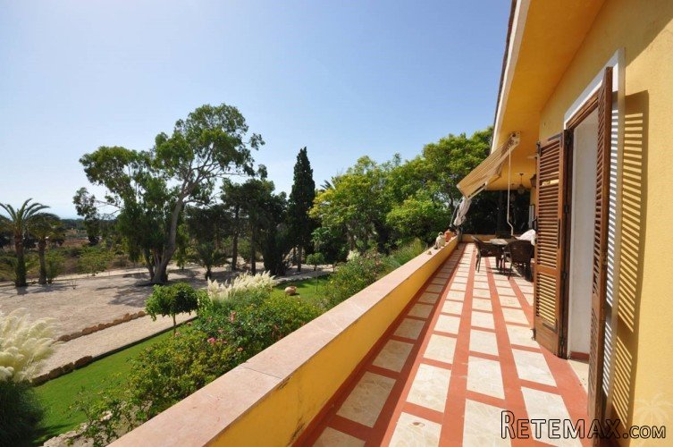We are happy to offer this beautiful villa-finca located on.. - 2