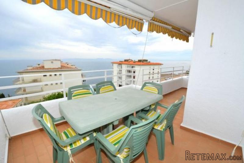 ROSES: Nice apartment with sea view and..