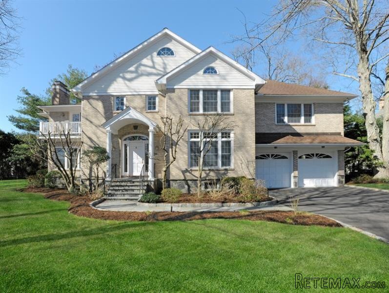 5 bedroom House For Sale: 10 1/2 Dandy..