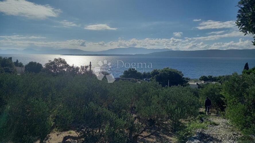 Građevinsko zemljište uz magistralu 604m2 Živogošće