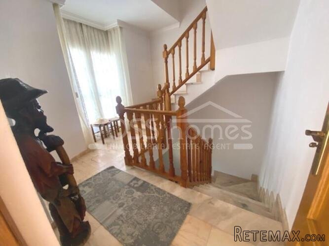 A large 2 storey, 4 bed, 3 bath with Double garageand.. - 5