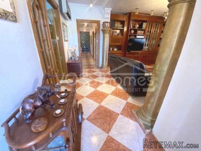 A large 2 storey, 4 bed, 3 bath with Double garageand.. - 6