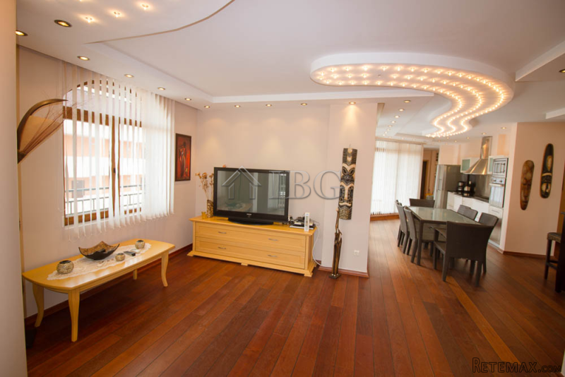 Luxury 3-bedroom penthouse in Lina..