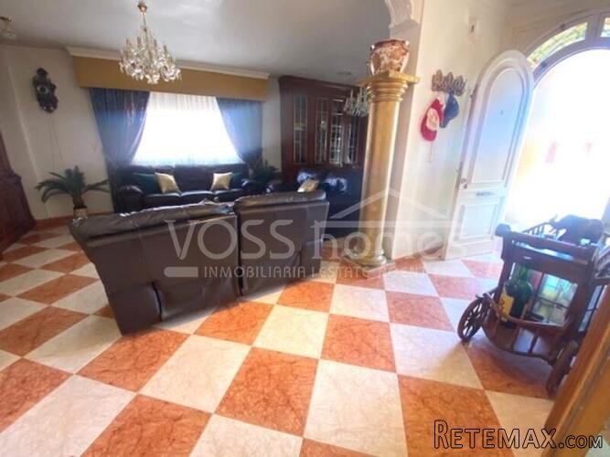 A large 2 storey, 4 bed, 3 bath with Double garageand.. - 7