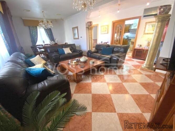 A large 2 storey, 4 bed, 3 bath with Double garageand.. - 8