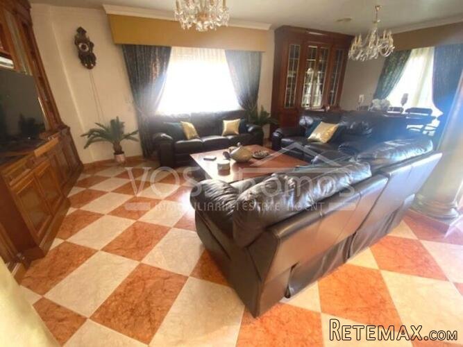 A large 2 storey, 4 bed, 3 bath with Double garageand.. - 9