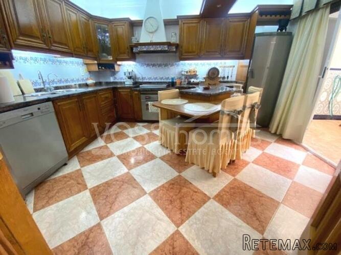 A large 2 storey, 4 bed, 3 bath with Double garageand.. - 10