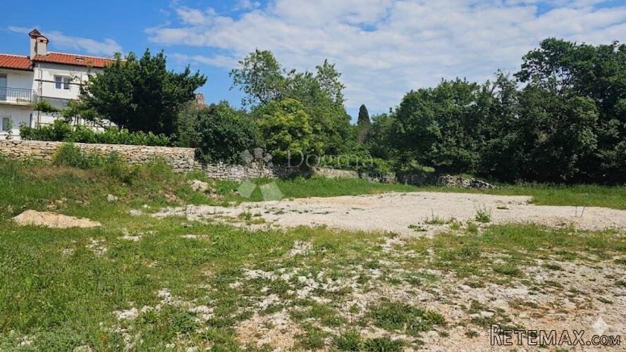 Građevinsko zemljiste s projektom za prizemnicu u Labinu