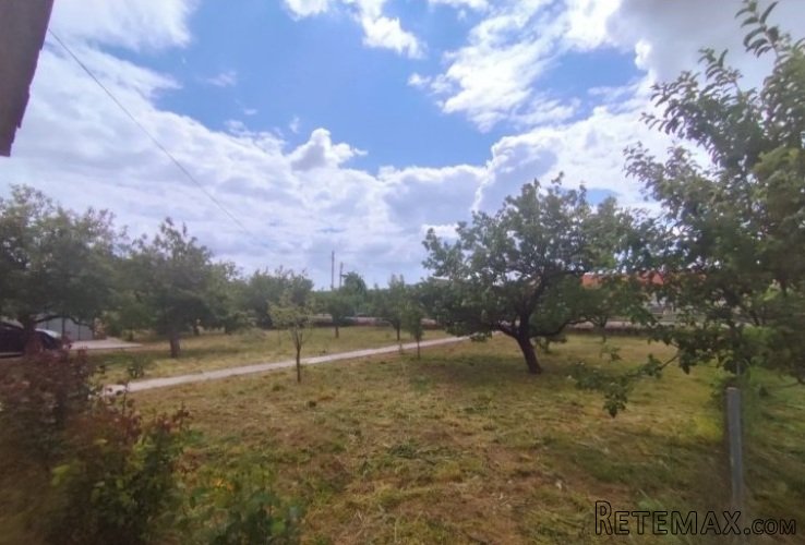 Prodajem kucu u selu Provo-Vladimirci - 11
