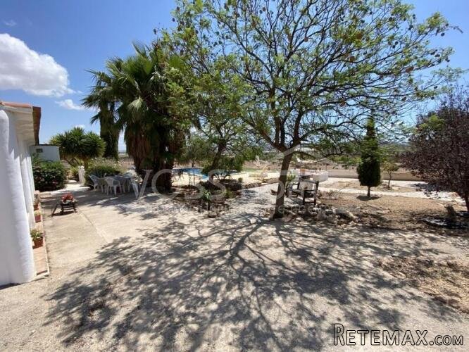 EXCLUSIVE TO VOSS HOMES - Large, renovated, country house.. - 12