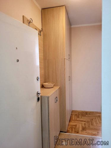 Lep dvosoban stan sa divnim pogledom - 12