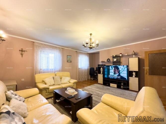 Prodajemo kuću sa poslovnim prostorom u Centru Medulina! - 2