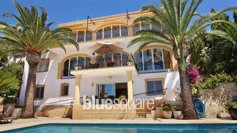 7 Bedroom 5 Bathroom Villa For Sale in..