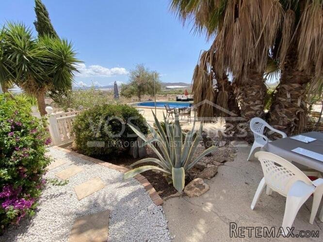 EXCLUSIVE TO VOSS HOMES - Large, renovated, country house.. - 13
