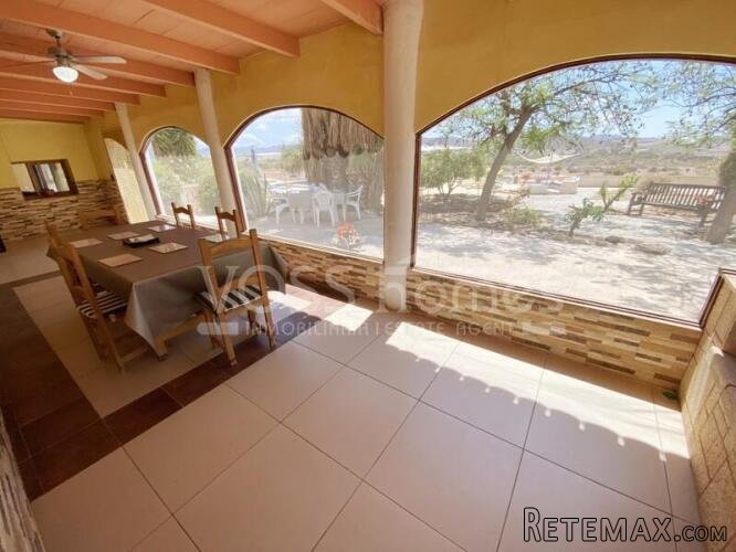 EXCLUSIVE TO VOSS HOMES - Large, renovated, country house.. - 14