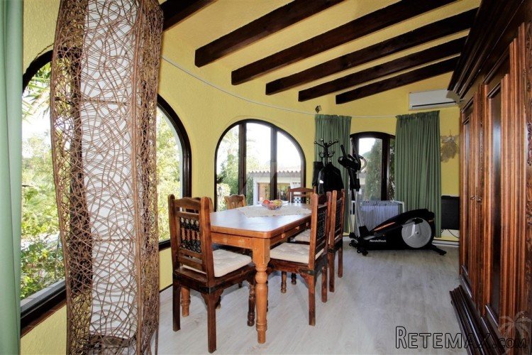 This very private and cozy property is set on a completely.. - 4