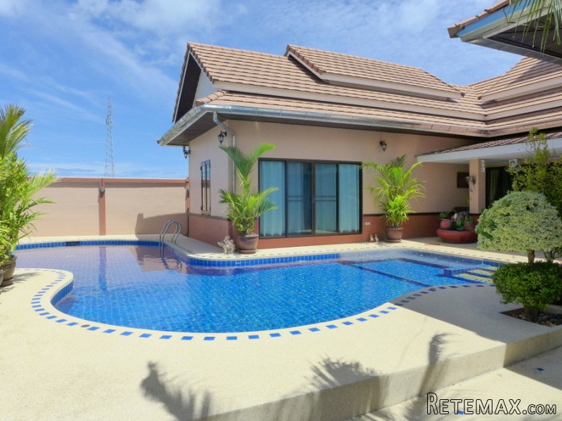 Bangsarae: 3 bedroom 2 bathroom pool..