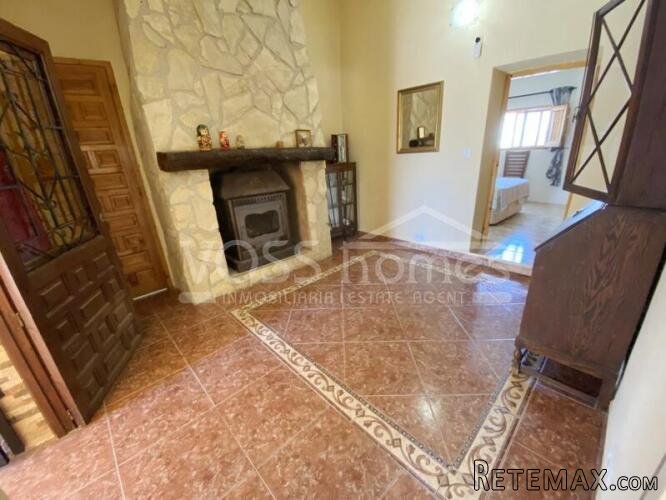 EXCLUSIVE TO VOSS HOMES - Large, renovated, country house.. - 16