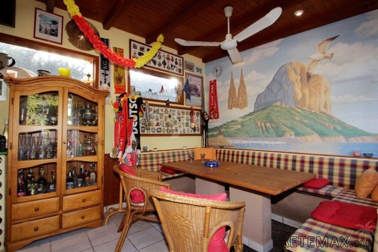 This very private and cozy property is set on a completely.. - 6