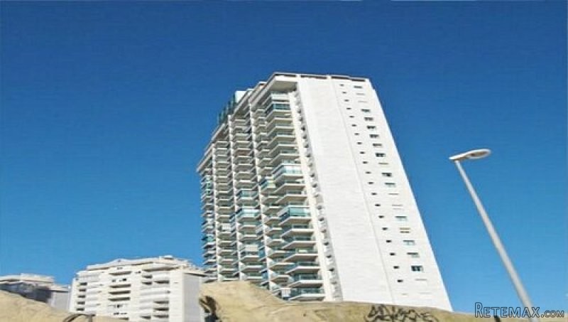 HUGE 2 BED 2 BATH APARTMENT