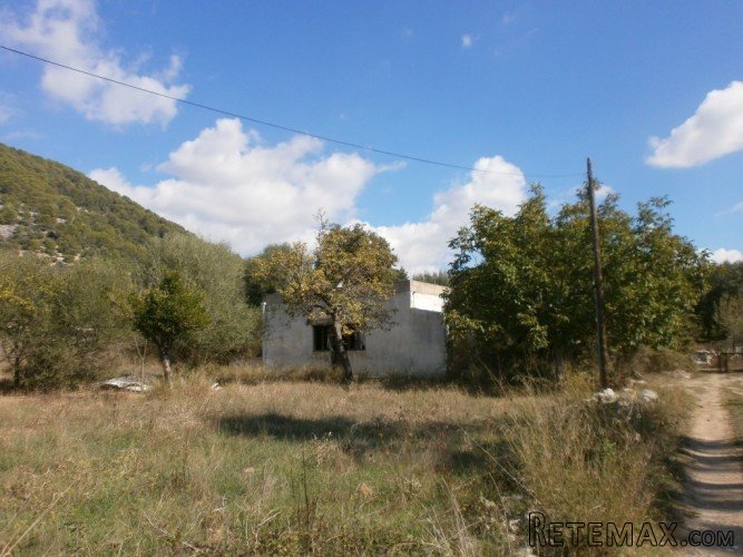 Lovely plot of land with a ruine to be reformed situated on..