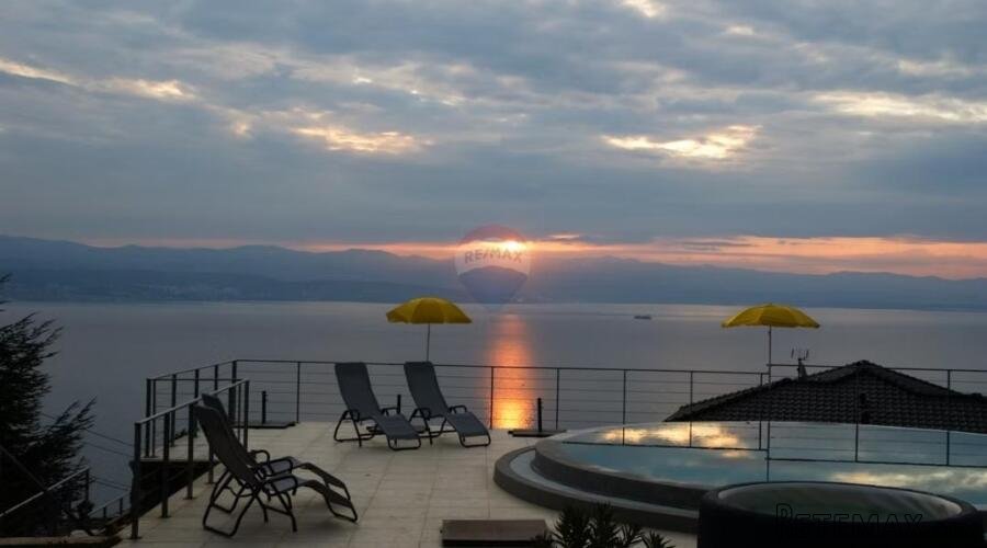 Opatija, Lovran - najam stana s prekrasnim pogledom i bazeno