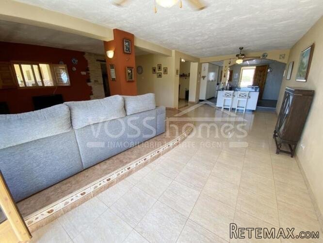 EXCLUSIVE TO VOSS HOMES - Large, renovated, country house.. - 18