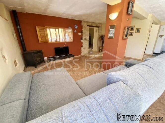 EXCLUSIVE TO VOSS HOMES - Large, renovated, country house.. - 19
