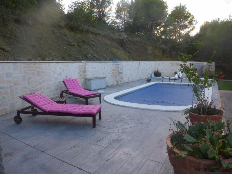 4 Bedrooms - Villa -..