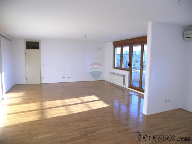 Zagreb, Trešnjevka, stan 4SS+DB+3PM, površine 159m2