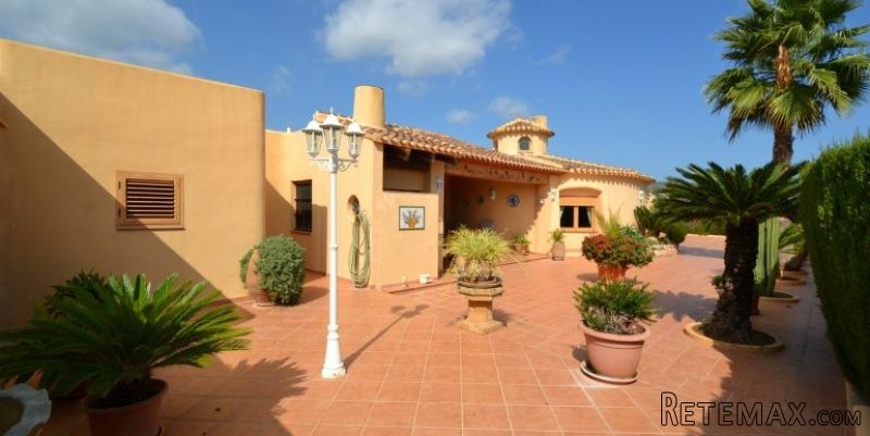 4 Bedroom 4 Bathroom Villa in Javea - 2
