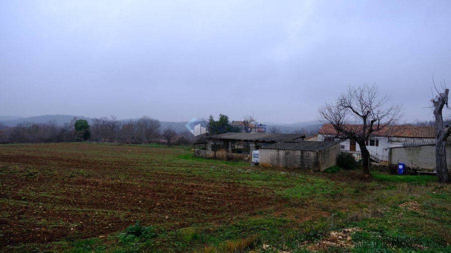 Istra, Bale, stara kamena kuća, dvorište - 2
