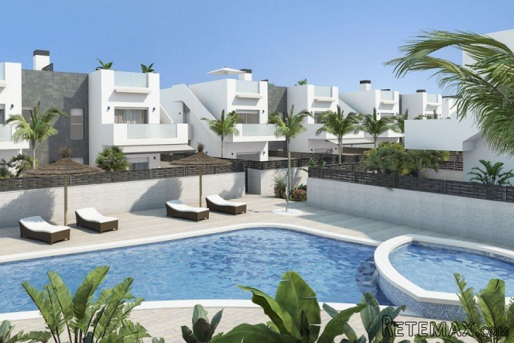 Los bungalows se ubican en un complejo residencial.. - 2
