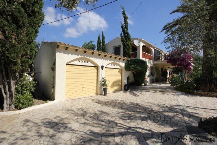 Villa med trädgård och suveränt läge i Altea. - 2