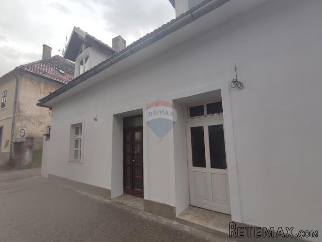 Ogulin centar-kuća sa dva poslovna prostora