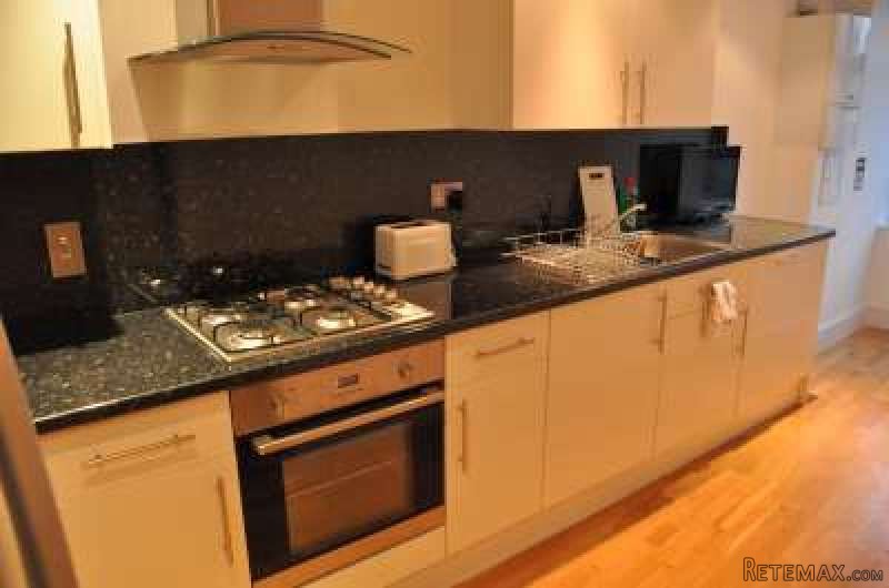 Single with single bed near Canary.. - 2