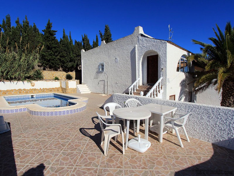 4 Bedrooms Villa For Sale