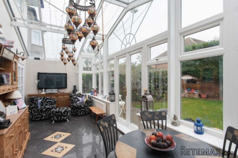 31 Sugden Road Thames Ditton Surrey KT7.. - 2