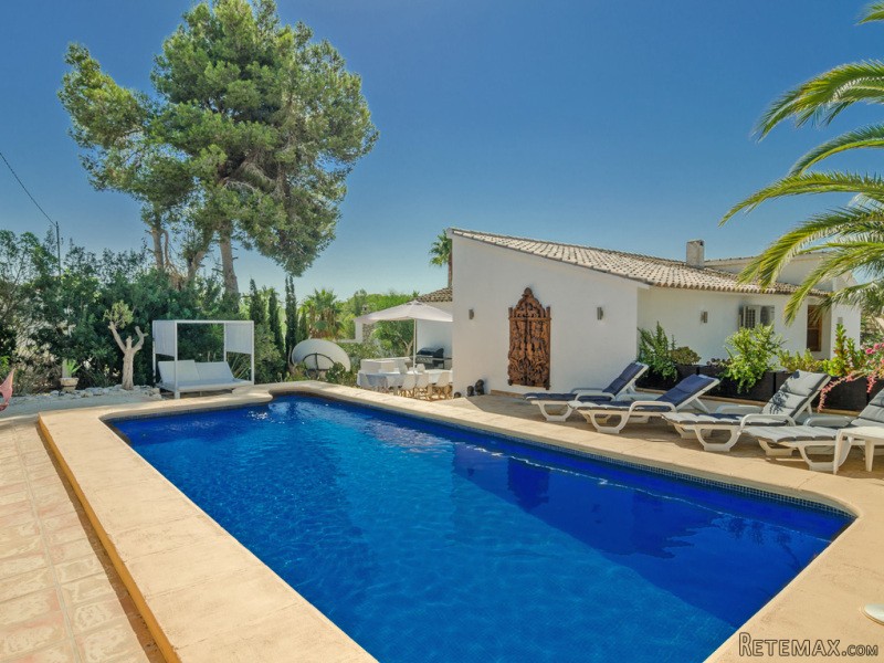 5 Bedrooms - Villa - Alicante - For Sale