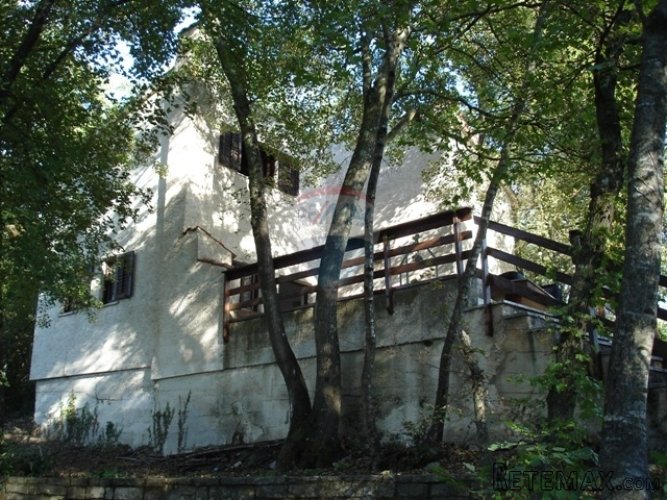 ISTRA,LOBORIKA - KUĆA OKRUŽENA ZELENILOM - 4